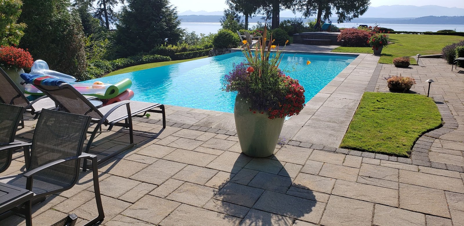 Edmonds Pool Side Landscape Lighting